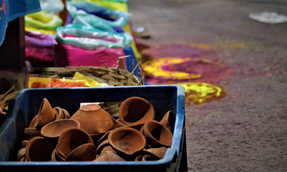 ചിരാതു നിറയെ വെളിച്ചം