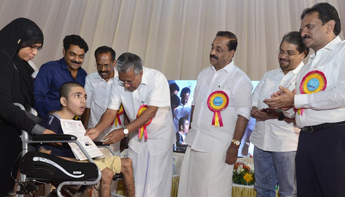 സംസ്ഥാനം ഭിന്നശേഷി സൗഹൃദപരമാക്കുമെന്ന് ഉറപ്പുനല്കി പിണറായി സംസ്ഥാനം ഭിന്നശേഷി സൗഹൃദപരമാക്കുമെന്ന് ഉറപ്പുനല്കി പിണറായി