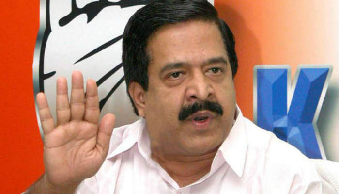 ഉടുപ്പിന് അനുസരിച്ചു ശരീരം വെട്ടിമുറിക്കുന്നത് പോലെയാണ് കർണാടക ഗവർണറുടെ നടപടി: ചെന്നിത്തല ഉടുപ്പിന് അനുസരിച്ചു ശരീരം വെട്ടിമുറിക്കുന്നത് പോലെയാണ് കർണാടക ഗവർണറുടെ നടപടി: ചെന്നിത്തല