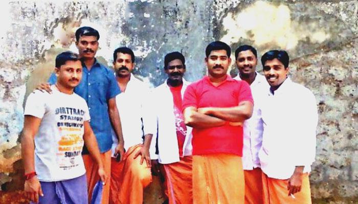 ടി.പി.ചന്ദ്രശേഖരൻ വധക്കേസിലെ പ്രതികൾ പൂജപ്പുര സെൻട്രൽ ജയിലില് മൊബൈല്ഫോണുകള് ഉപയോഗിക്കുന്നതായി കണ്ടെത്തി ടി.പി.ചന്ദ്രശേഖരൻ വധക്കേസിലെ പ്രതികൾ പൂജപ്പുര സെൻട്രൽ ജയിലില് മൊബൈല്ഫോണുകള് ഉപയോഗിക്കുന്നതായി കണ്ടെത്തി