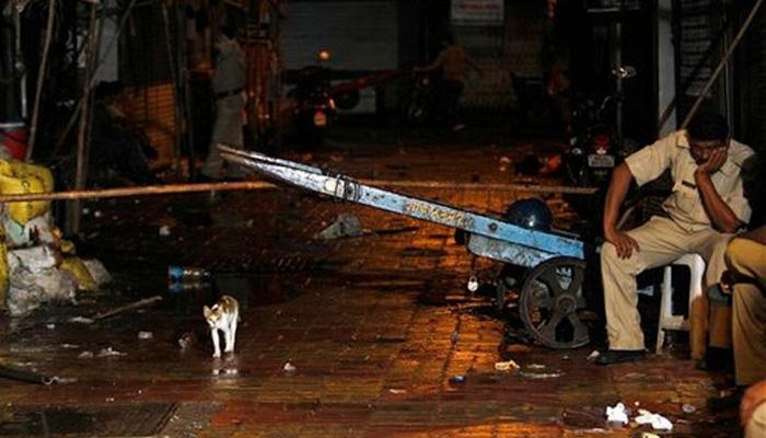 1993 മുംബൈ സ്ഫോടന പരമ്പര: അധോലോക ഭീകരന് അബുസലീം ഉള്പ്പടെ ആറു പേര് കുറ്റക്കാരെന്ന് കോടതി 1993 മുംബൈ സ്ഫോടന പരമ്പര: അധോലോക ഭീകരന് അബുസലീം ഉള്പ്പടെ ആറു പേര് കുറ്റക്കാരെന്ന് കോടതി