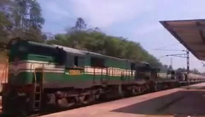 കായംകുളം റെയില്വേ സ്റ്റേഷനില് ഗുഡ്സ് ട്രെയിനില് നിന്ന് ഇന്ധനചോര്ച്ച കായംകുളം റെയില്വേ സ്റ്റേഷനില് ഗുഡ്സ് ട്രെയിനില് നിന്ന് ഇന്ധനചോര്ച്ച