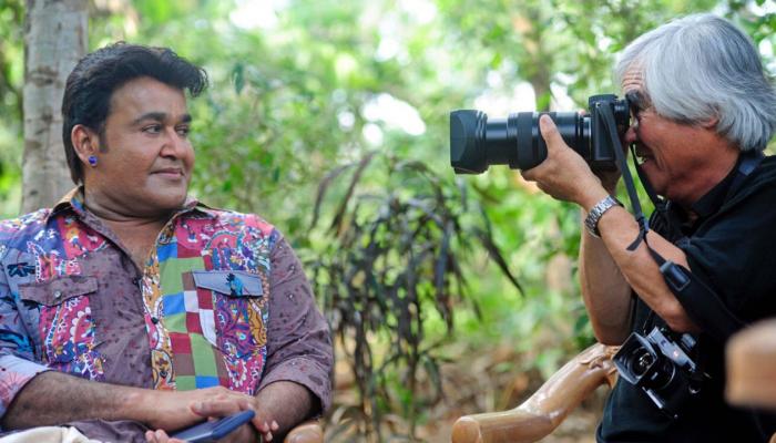 സ്മൈല് പ്ലീസ്... ഒടിയനെ ഫ്രെയിമിലാക്കി നിക്ക് ഉട്ട് സ്മൈല് പ്ലീസ്... ഒടിയനെ ഫ്രെയിമിലാക്കി നിക്ക് ഉട്ട്