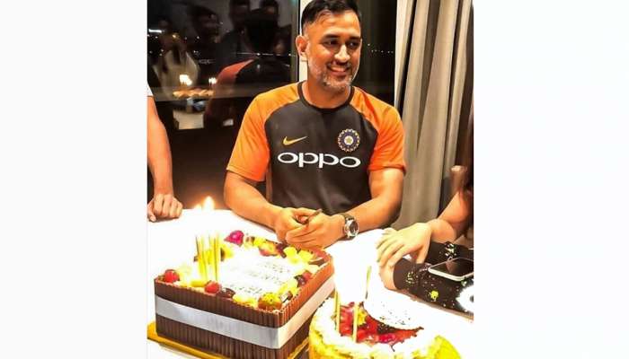 ക്യാപ്റ്റന് കൂളിന് ഇന്ന് പിറന്നാള്: സോഷ്യല് മീഡിയയില് ആശംസ പ്രവാഹം ക്യാപ്റ്റന് കൂളിന് ഇന്ന് പിറന്നാള്: സോഷ്യല് മീഡിയയില് ആശംസ പ്രവാഹം
