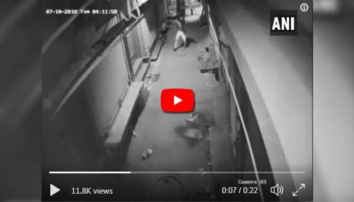 video: കക്കാന് പോകുമ്പോഴും ഇങ്ങനെ വേണം! video: കക്കാന് പോകുമ്പോഴും ഇങ്ങനെ വേണം!