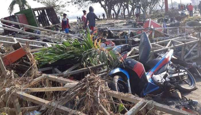 ഇന്തോനേഷ്യ: സൂനാമിയില് മരിച്ചവരുടെ എണ്ണം ആയിരം കവിഞ്ഞു ഇന്തോനേഷ്യ: സൂനാമിയില് മരിച്ചവരുടെ എണ്ണം ആയിരം കവിഞ്ഞു