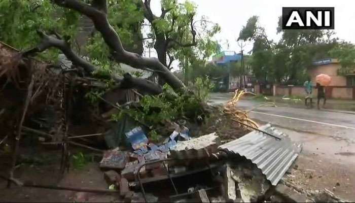 ഗജ ചുഴലിക്കാറ്റ്: തമിഴ്നാട്ടില് 11 മരണം; കേരളത്തില് ശക്തമായ മഴയ്ക്ക് സാധ്യത ഗജ ചുഴലിക്കാറ്റ്: തമിഴ്നാട്ടില് 11 മരണം; കേരളത്തില് ശക്തമായ മഴയ്ക്ക് സാധ്യത